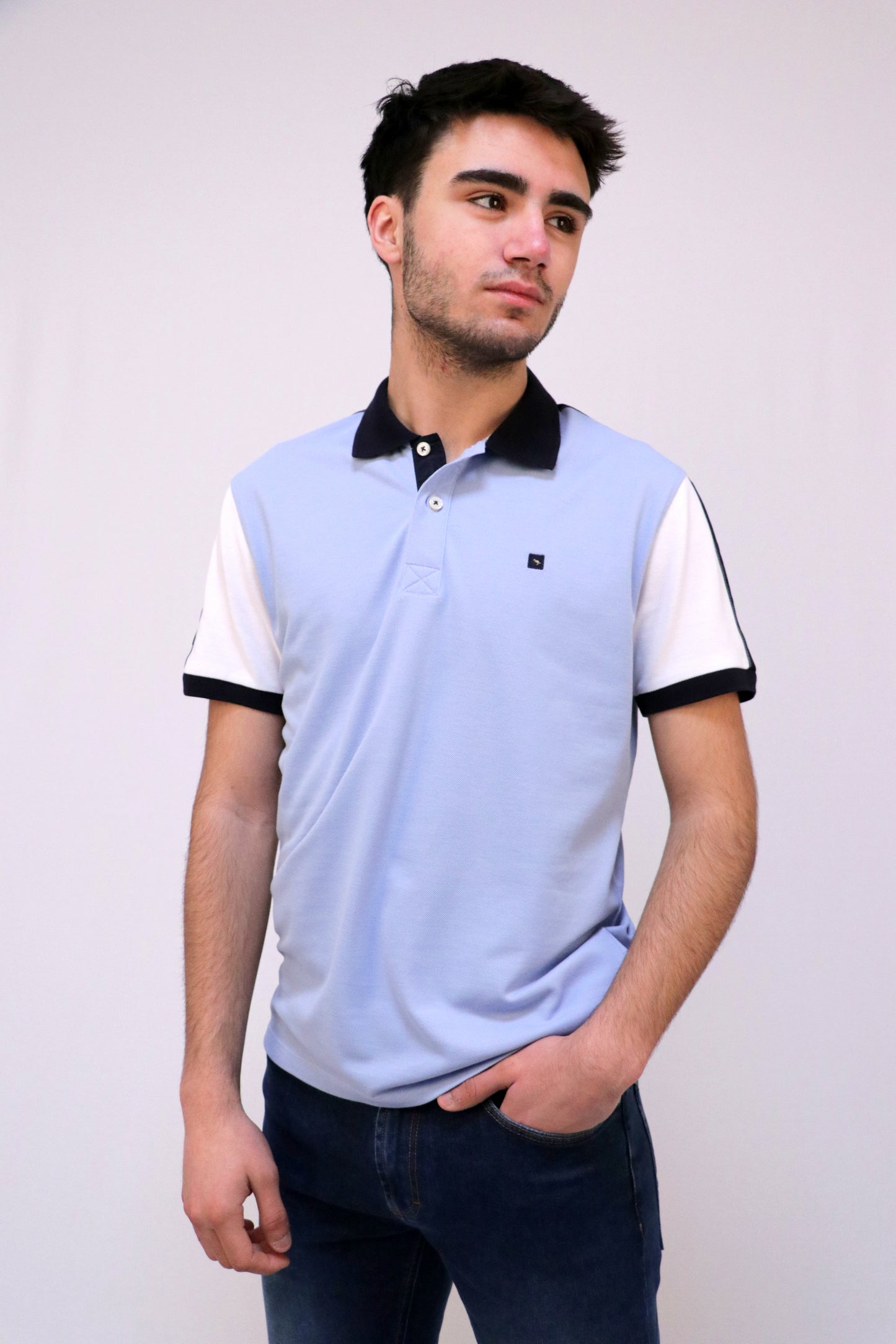Polo Piqué com Mangas em Contraste e Tecido nos Ombros