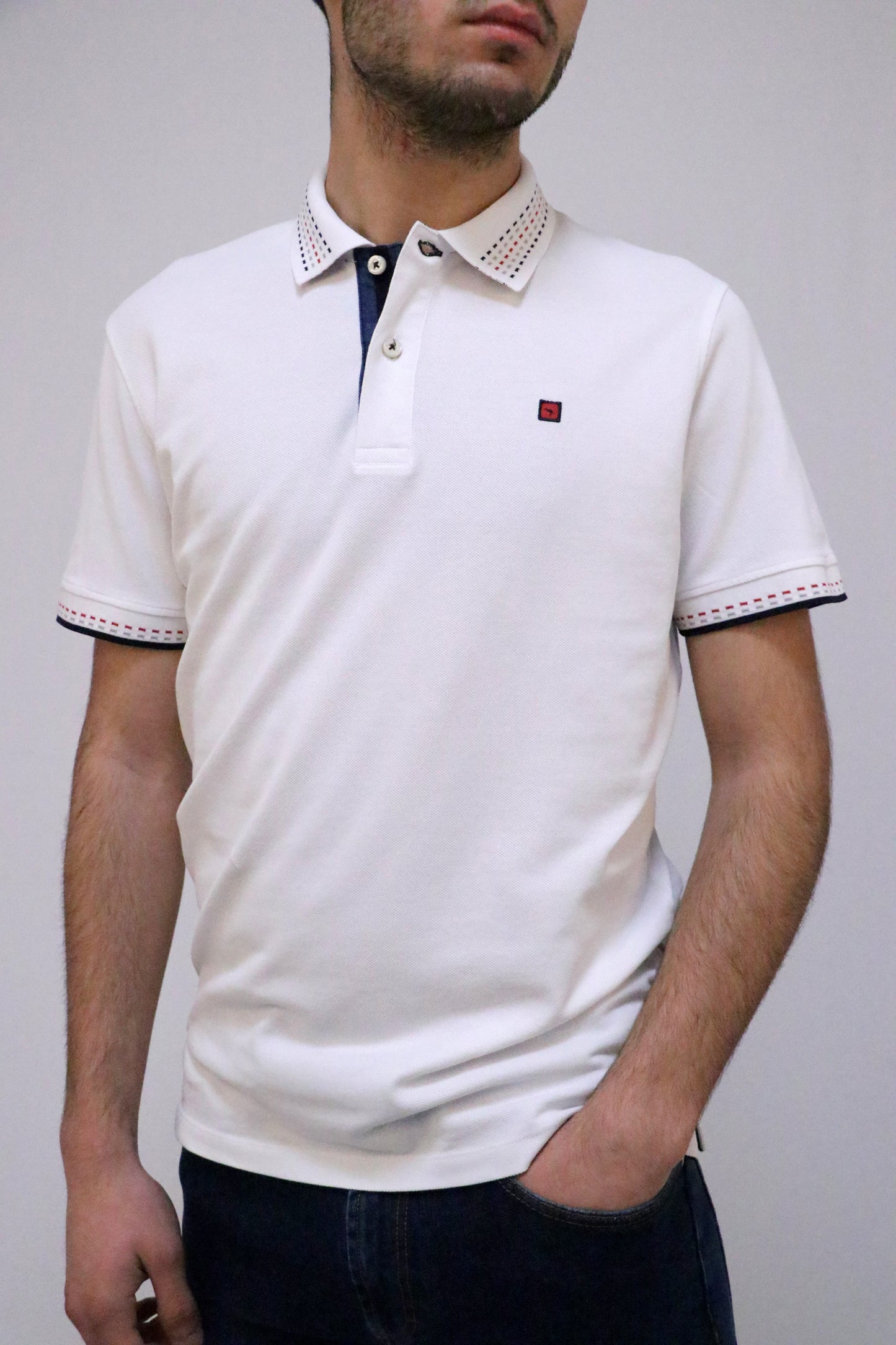 Polo Piqué com Gola e Punhos Risca Jacquard