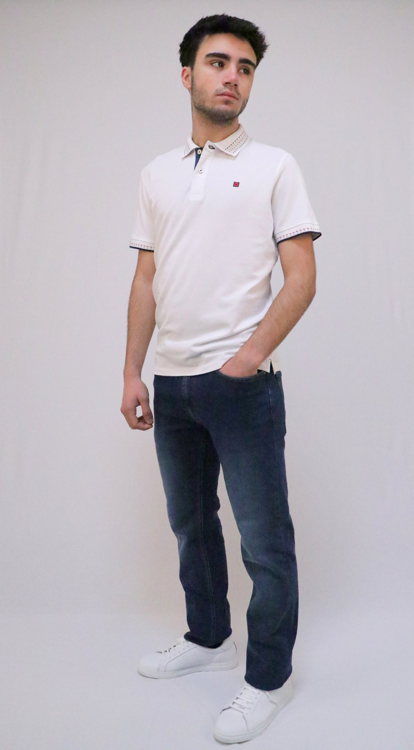 Polo Piqué com Gola e Punhos Risca Jacquard