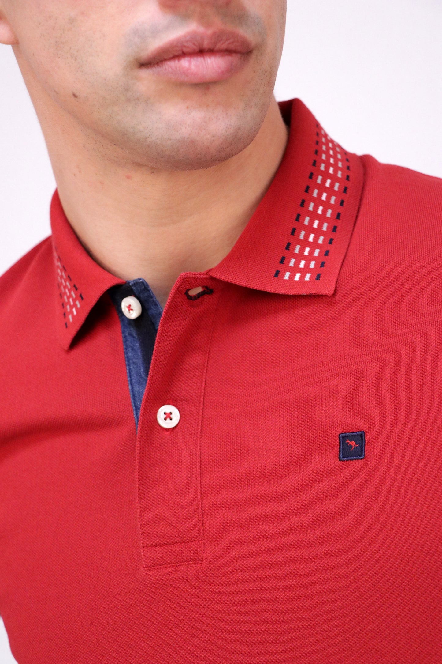Polo Piqué com Gola e Punhos Risca Jacquard
