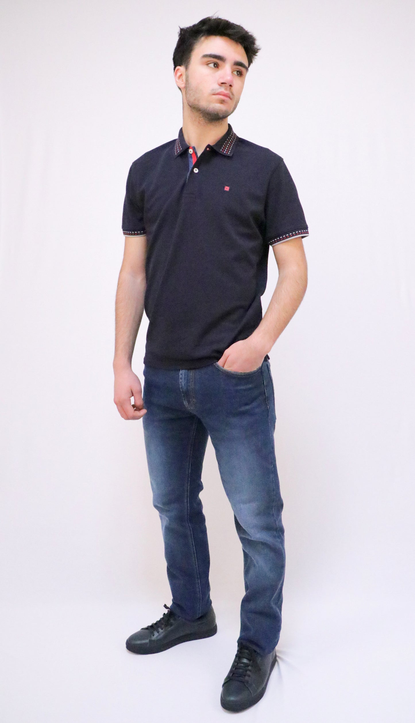 Polo Piqué com Gola e Punhos Risca Jacquard