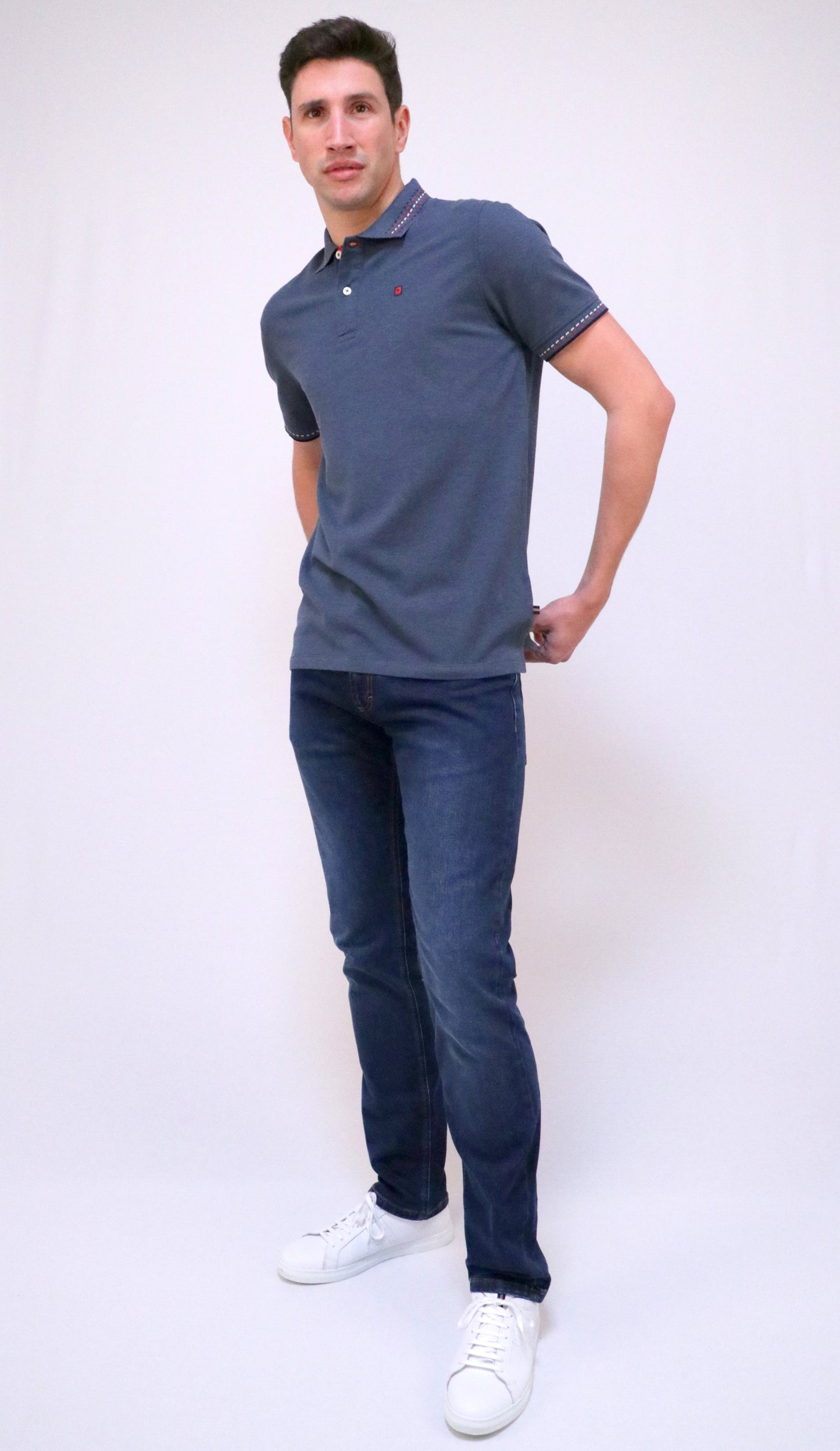 Polo Piqué com Gola e Punhos Risca Jacquard